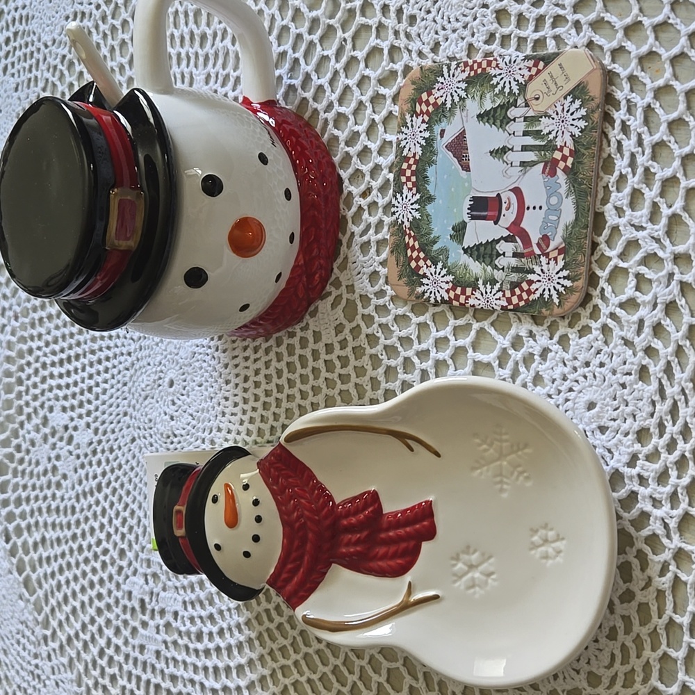 ST. NICHOLAS SQUARE SNOWMAN MUG & SPOON REST